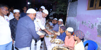 ఇఫ్తార్ విందులో పాల్గొన్న -చీరాల శాసనసభ్యులు కొండయ్య. |