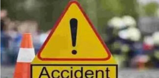 మదనపల్లిలో రెండు బైక్లు ఢీకొని యువకుడు మృతి.