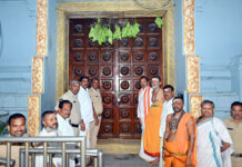 నేడు చంద్రగ్రహణ కారణంగా ఆలయాలు మూసివేత