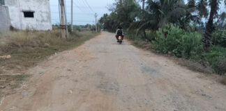 అధ్వానంగా మారిన వేలంక రోడ్డు