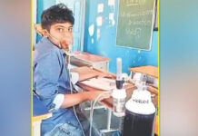 ఆక్సిజన్ సిలిండర్తో పదో తరగతి పరీక్ష: ప్రాణాలతో పోరాడుతూ విద్యార్థి పట్టుదల.