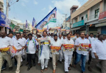 ప్రభుత్వ వ్యతిరేక విధానాలపై గర్జన.. బాపట్లలో వైఎస్సార్సీపీ నేతల భారీ ధర్నా.