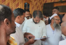 ప్రజా దర్బార్ లో సమస్యలు విన్న ఎమ్మెల్యే షాజహాన్ భాష.