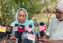 ఆస్తి కాజేసి.. ఇంటి నుండి గెంటివేత: కూతురిపై కలెక్టర్కు వృద్ధుల ఫిర్యాదు.