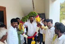 జనంలోకి మంత్రి.. వినతులపై తక్షణ స్పందన.