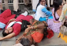 మేడ్చల్ జిల్లా కలెక్టరేట్ కార్యాలయం వద్ద ఆశా వర్కర్లు ఆందోళన