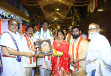 ముస్తాబైన ఇంద్రకీలాద్రి.. ఎంపీ దంపతుల ప్రత్యేక పూజలు.