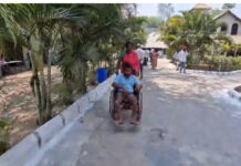 రెండేళ్లుగా తిరుగుతున్నా.. కలెక్టరేట్ వద్ద తల్లీబిడ్డల రోదన.