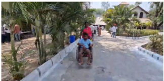 రెండేళ్లుగా తిరుగుతున్నా.. కలెక్టరేట్ వద్ద తల్లీబిడ్డల రోదన.