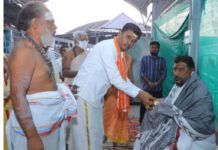 భీమన్న సేవలో రాష్ట్ర మంత్రి అడ్డూరి లక్ష్మణ్ కుమార్