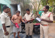 వేటపాలెంలో అకస్మాత్తుగా తనిఖీలు చేసిన పోలీసులు.