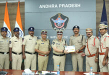 క్రైమ్ ఇన్వెస్టిగేషన్లో ప్రథమ స్థానం అవార్డు సాధించిన పోలీస్ అధికారులు