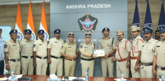 క్రైమ్ ఇన్వెస్టిగేషన్లో ప్రథమ స్థానం అవార్డు సాధించిన పోలీస్ అధికారులు