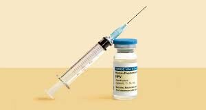 ఇంటింటికీ ఆరోగ్య సిబ్బంది.. బక్కనవానిపాలెంలో వంద శాతం టీకా పూర్తి.